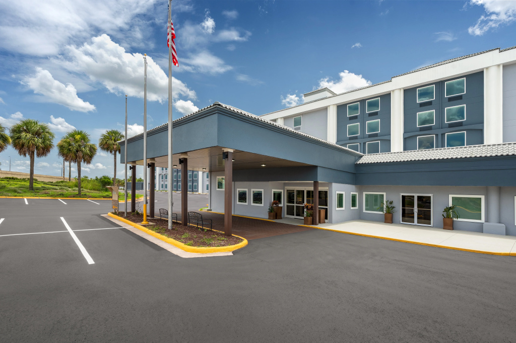 photo 1 of Holiday Inn Orlando North Winter Park by IHG