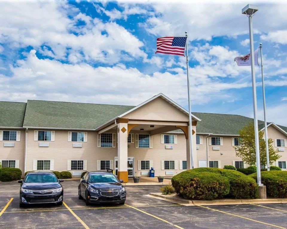 photo 1 of Quality Inn & Suites Dixon near I-88