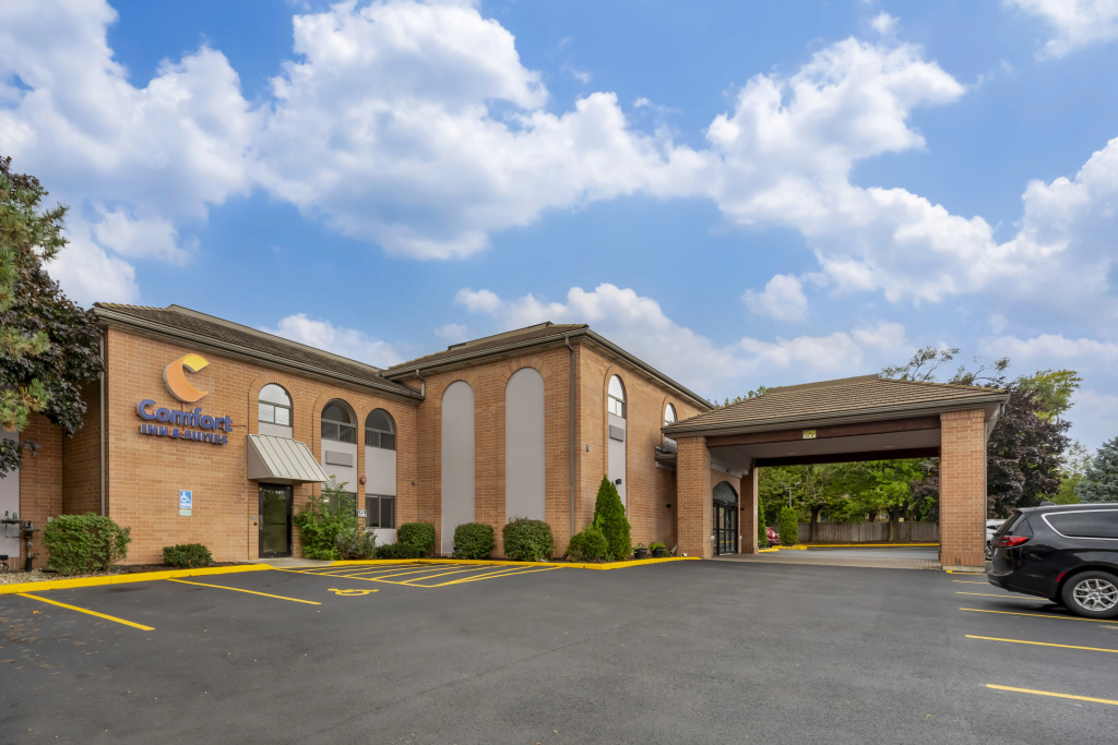 photo 1 of Comfort Inn & Suites Mundelein-Vernon Hills