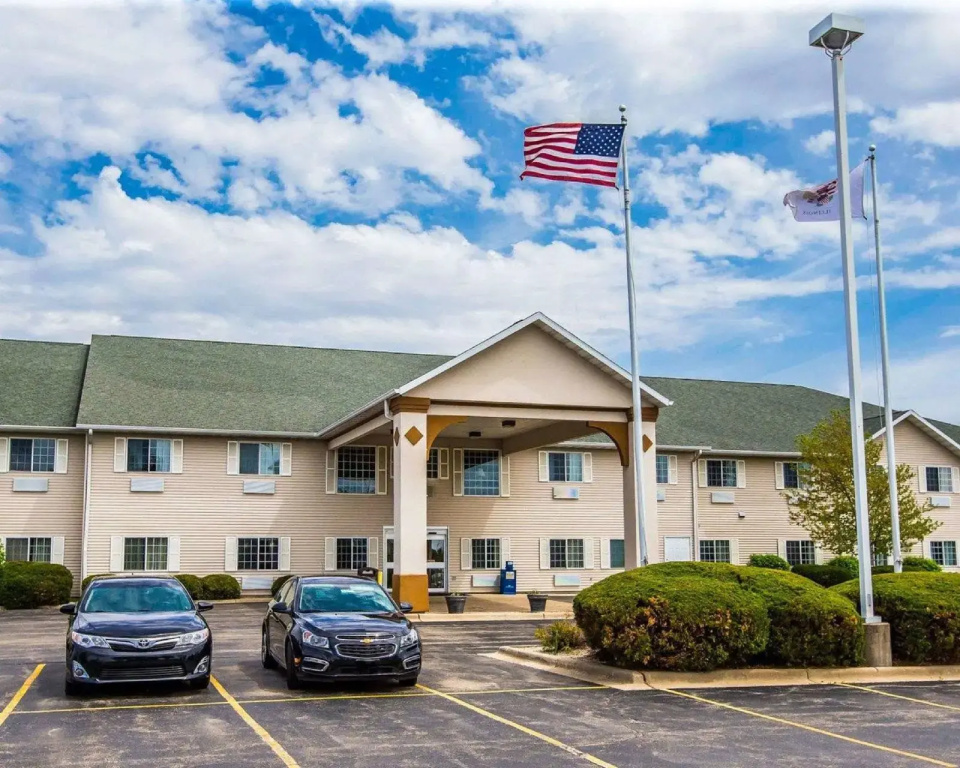 photo 1 of Quality Inn & Suites Dixon near I-88
