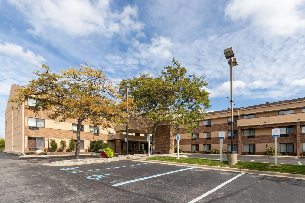 photo 1 of Comfort Inn Grand Rapids Airport