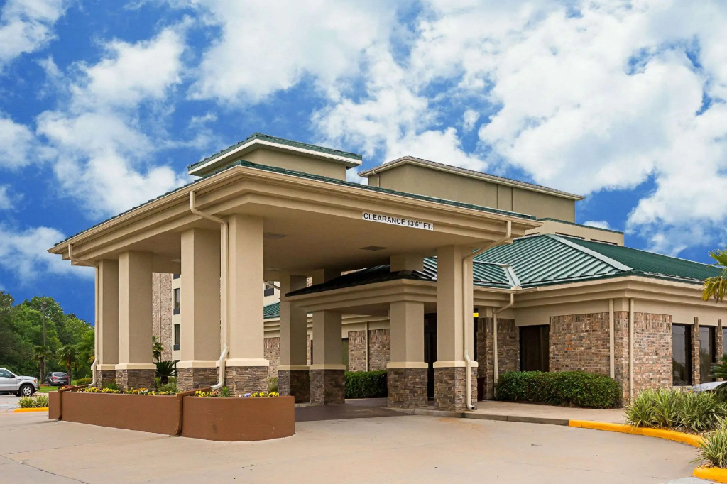 photo 1 of Super 8 by Wyndham Alexandria LA