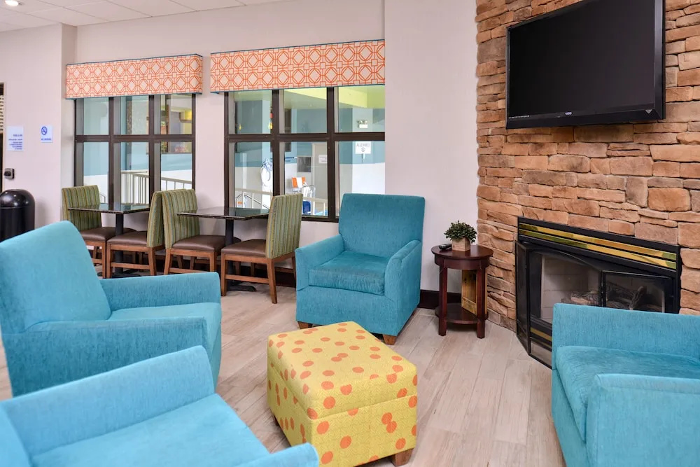 photo 1 of Comfort Inn & Suites West Dodge