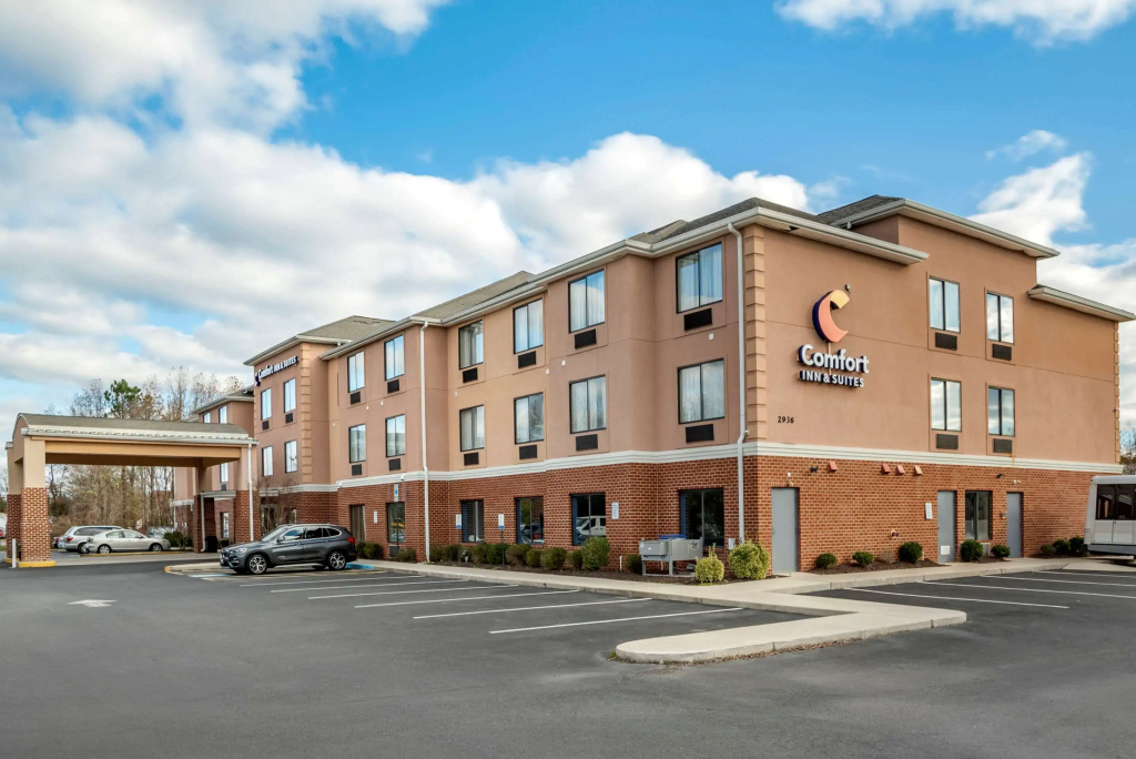 photo 1 of Comfort Inn & Suites Cambridge