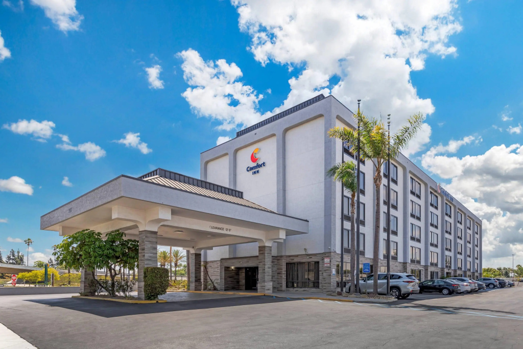 photo 1 of Comfort Inn Anaheim Resort
