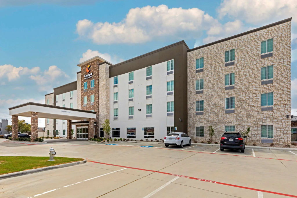 photo 1 of Comfort Inn & Suites Euless DFW West
