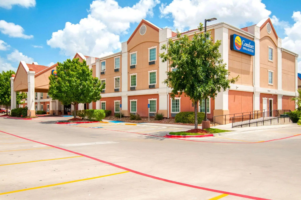 photo 1 of Comfort Inn & Suites Near Medical Center
