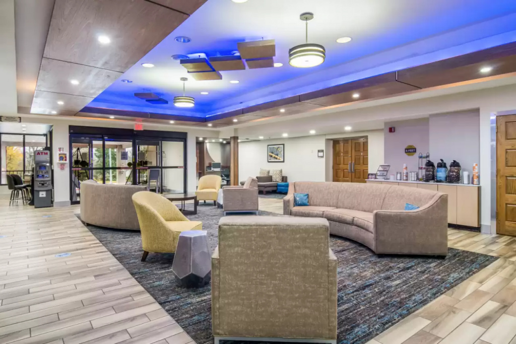 photo 1 of Comfort Inn & Suites Pittsburgh, PA