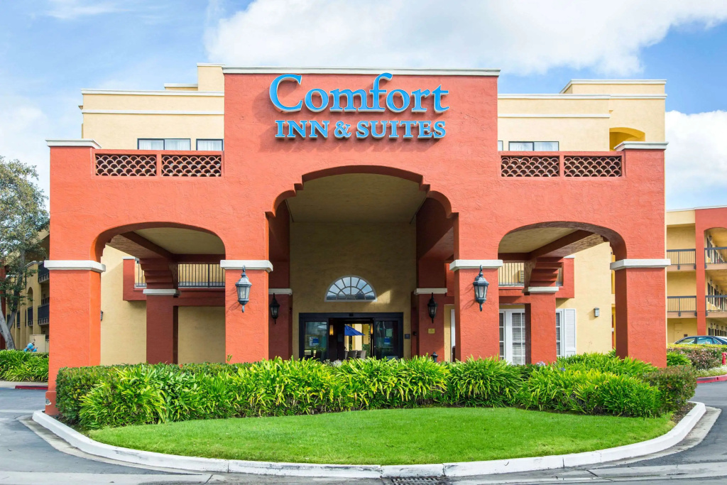 photo 1 of Comfort Inn and Suites San Francisco Airport North