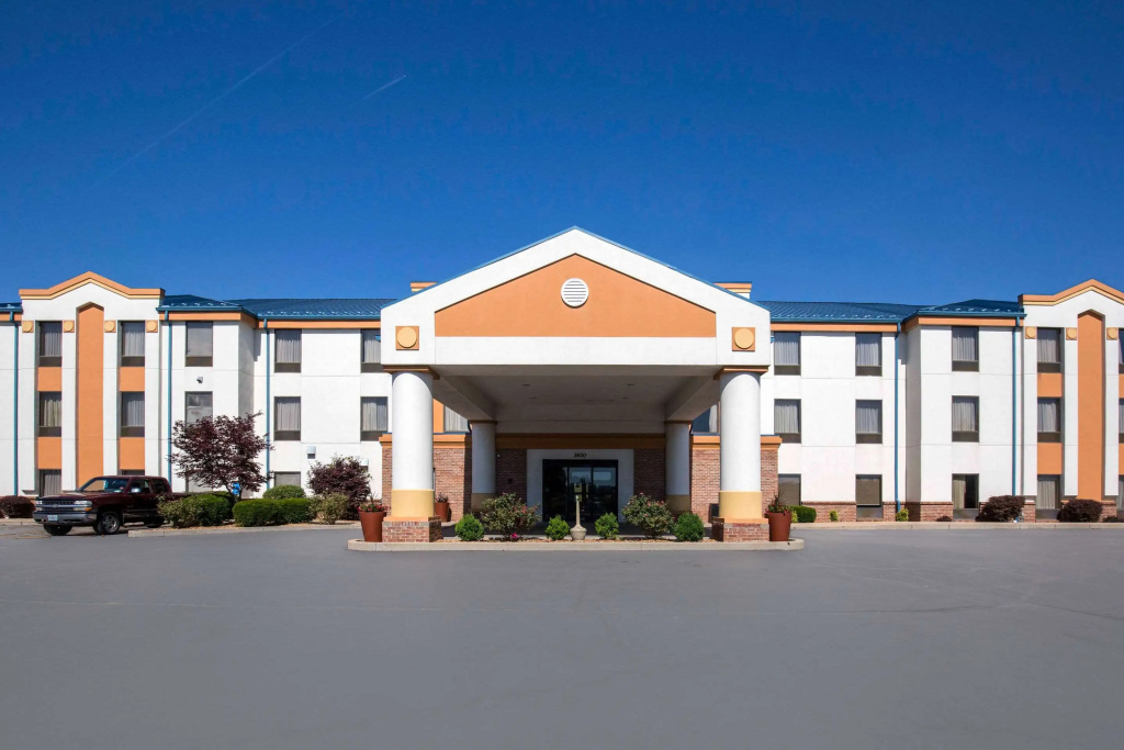 photo 1 of Quality Inn and Suites Arnold - St Louis