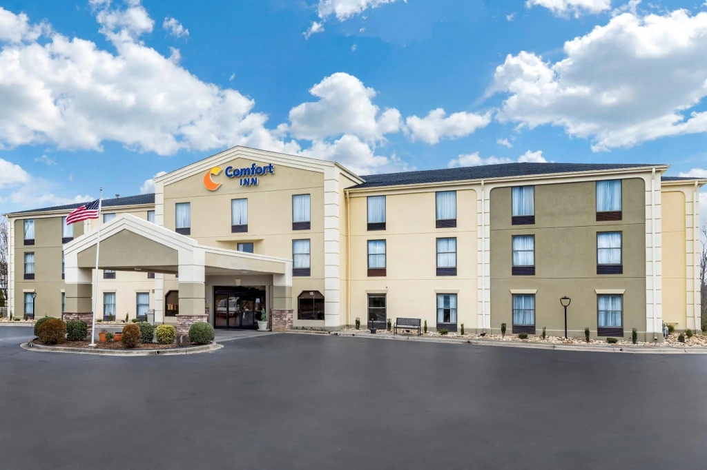 photo 1 of Comfort Inn Asheville Airport