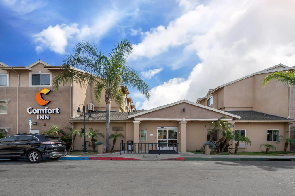 photo 1 of Comfort Inn Cockatoo near LAX Airport