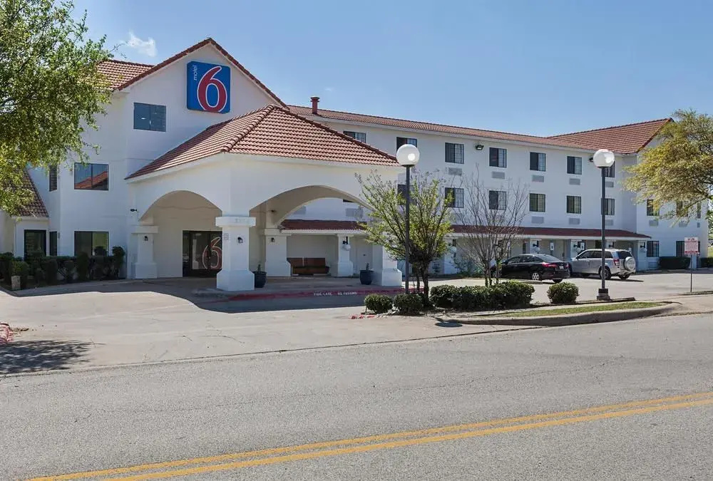 photo 1 of Motel 6 Fort Worth - Bedford