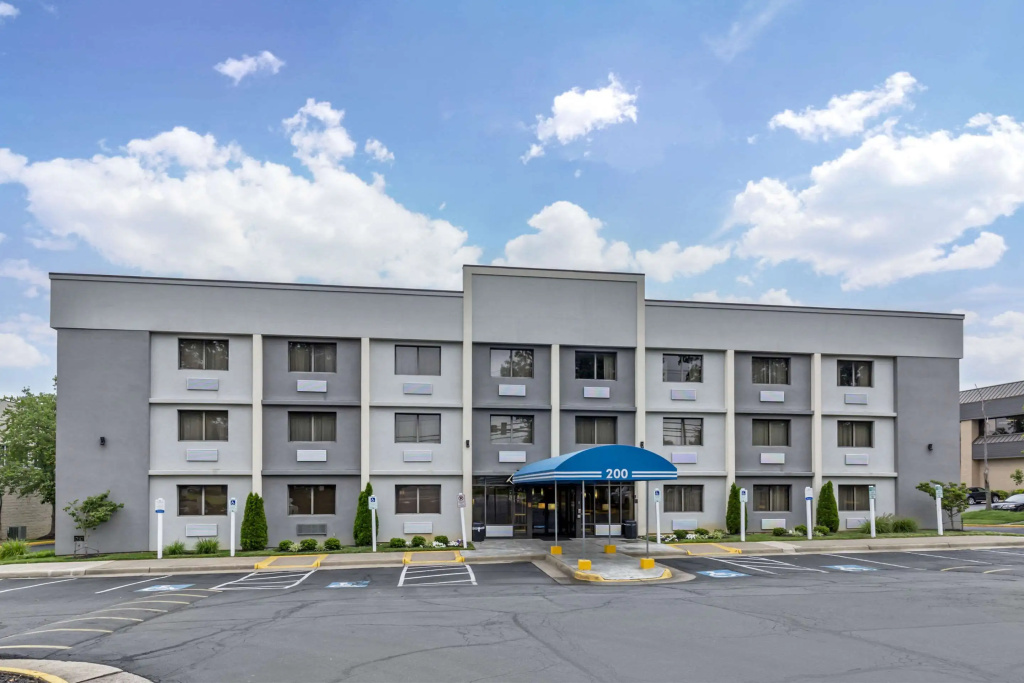photo 1 of Comfort Inn Herndon - Reston