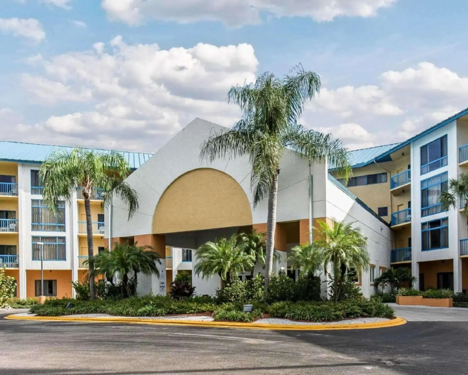 photo 1 of Comfort Inn & Suites