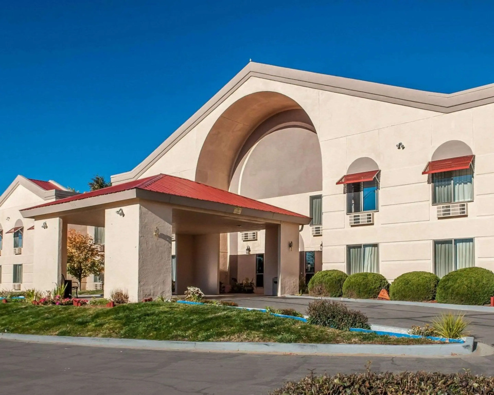 photo 1 of Quality Inn & Suites Farmington
