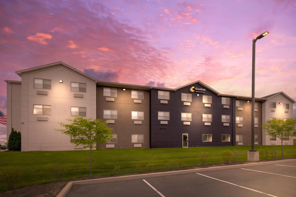photo 1 of Comfort Inn & Suites North Greenfield