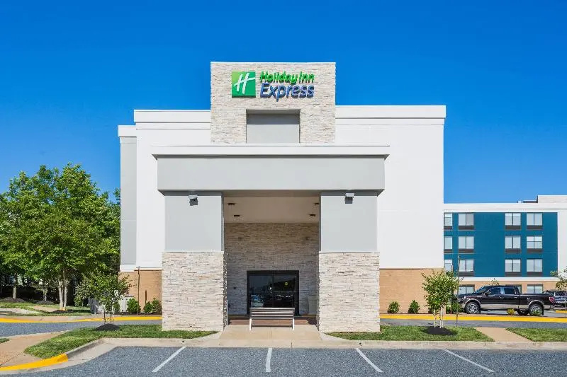 photo 1 of Holiday Inn Express Lorton