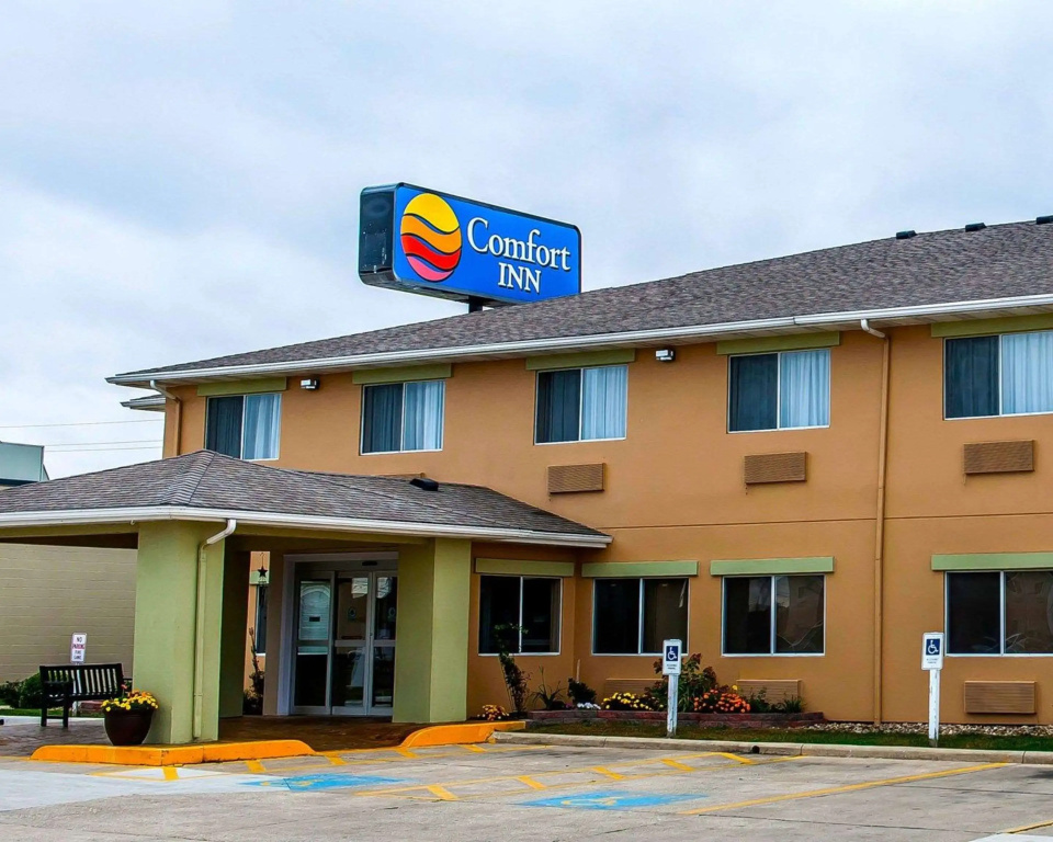 photo 1 of Comfort Inn Marion