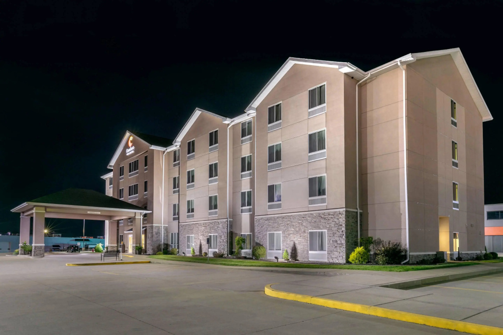 photo 1 of Comfort Inn & Suites Marion I-57