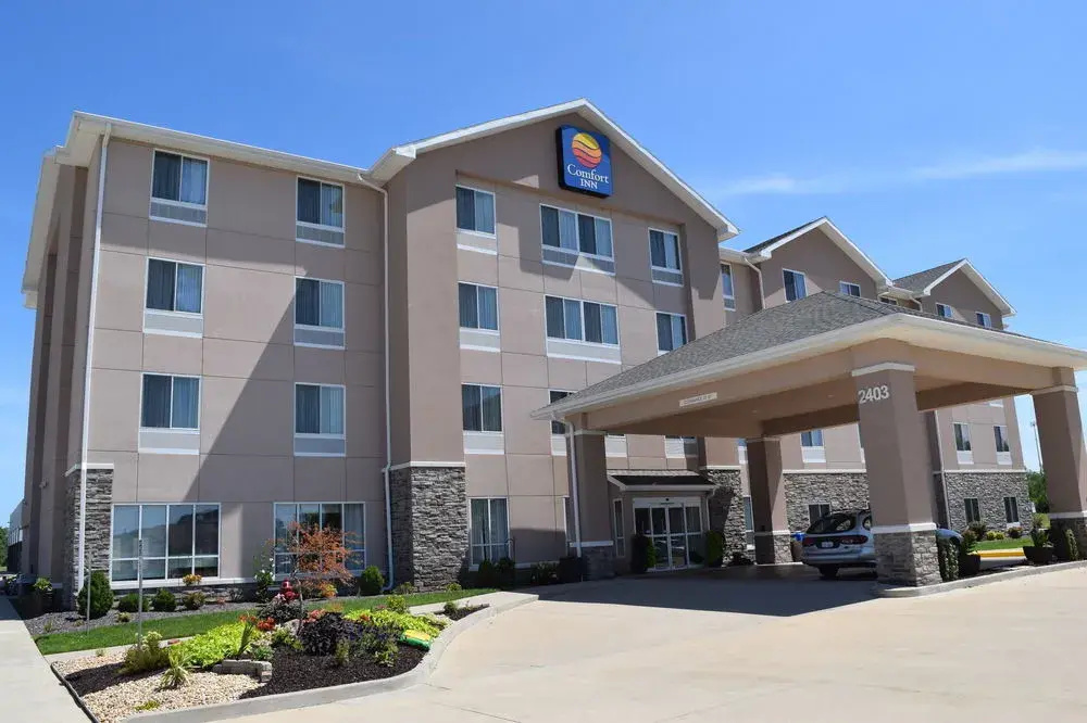 photo 1 of Comfort Inn & Suites Marion I-57