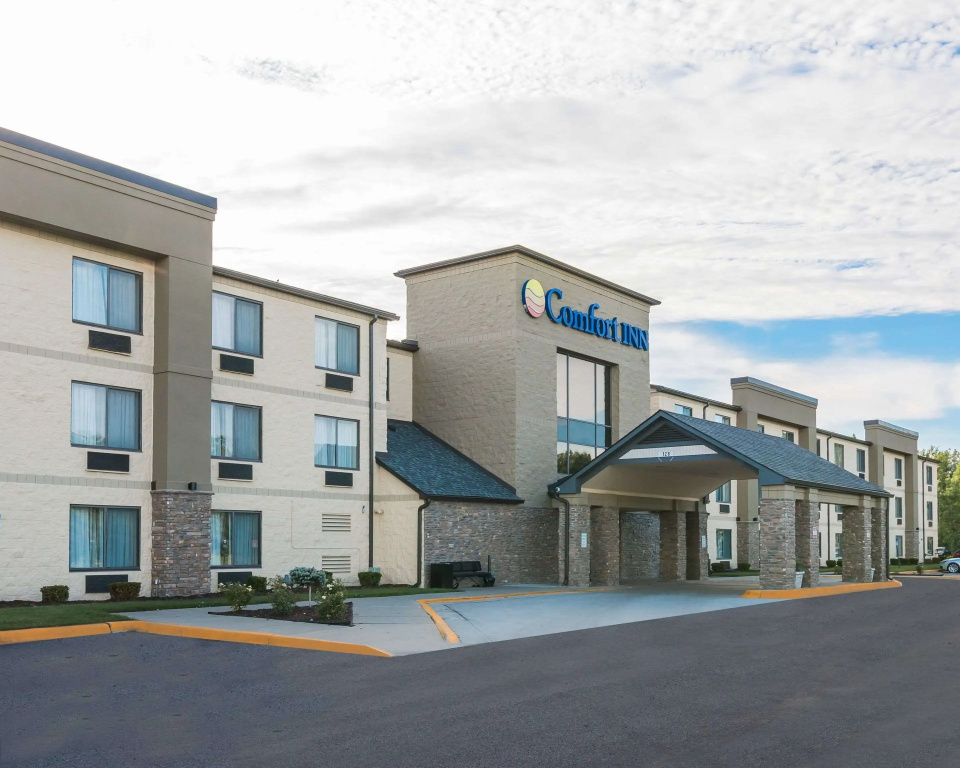 photo 1 of Comfort Inn Metro Airport