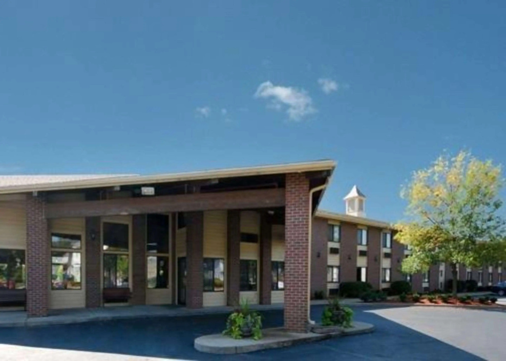photo 1 of Comfort Inn Mount Vernon Downtown