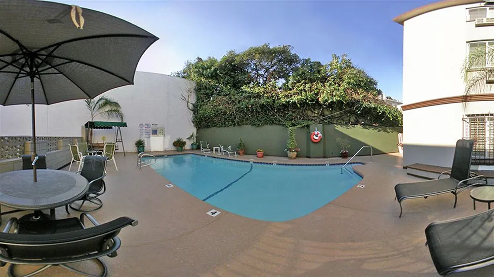 photo 1 of Dusk Hotel Hollywood