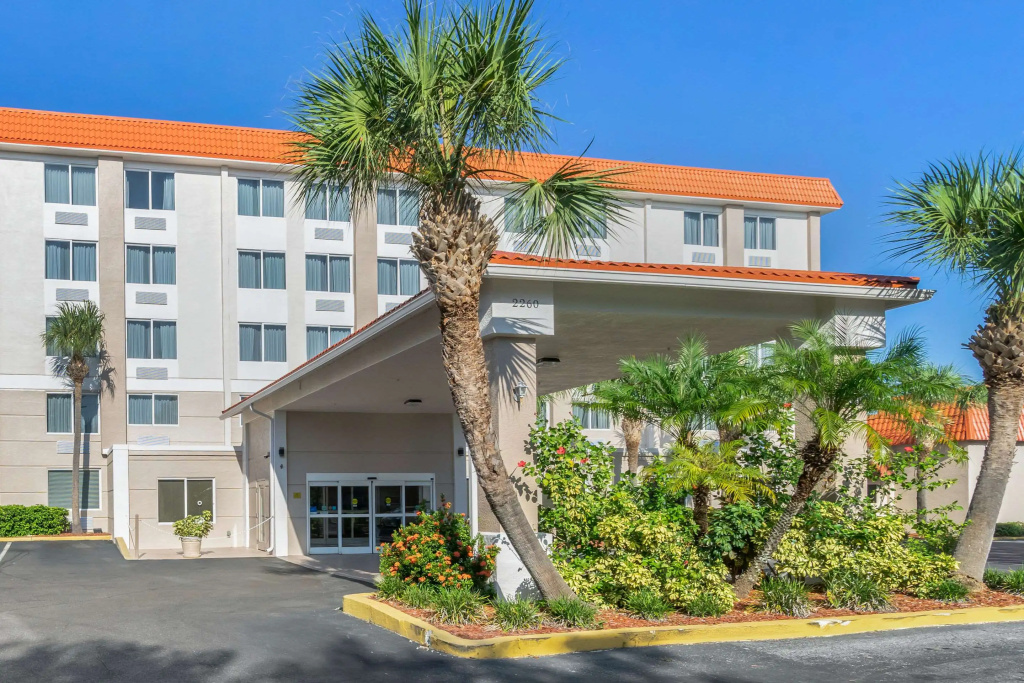 photo 1 of Comfort Inn St Petersburg North