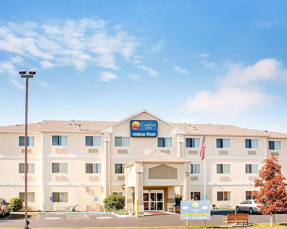 photo 1 of Comfort Inn Medford North