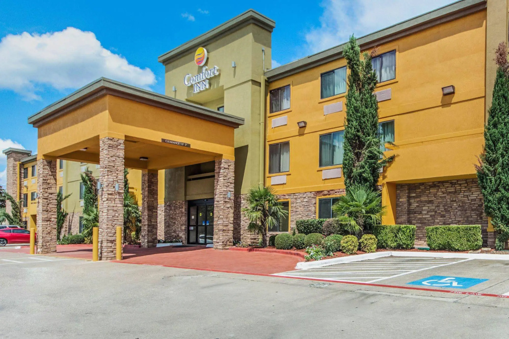 photo 1 of Comfort Inn Dallas Park Central