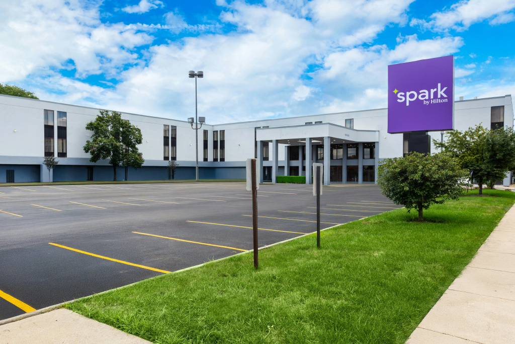 photo 1 of Spark by Hilton Des Plaines Chicago O'Hare
