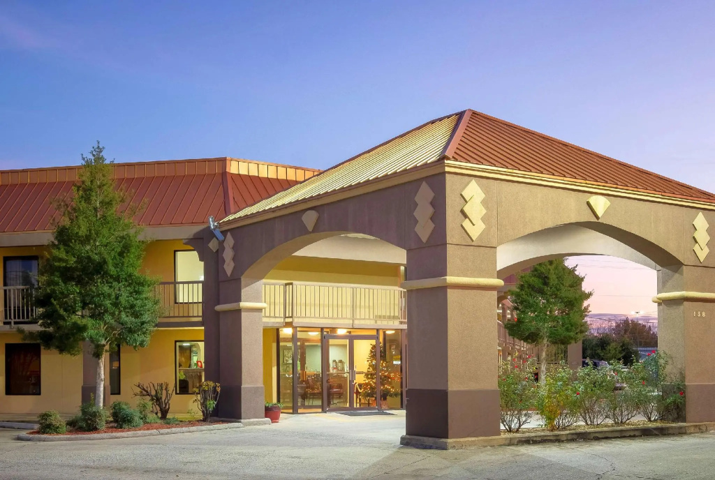 photo 1 of Red Roof Inn & Suites Oxford