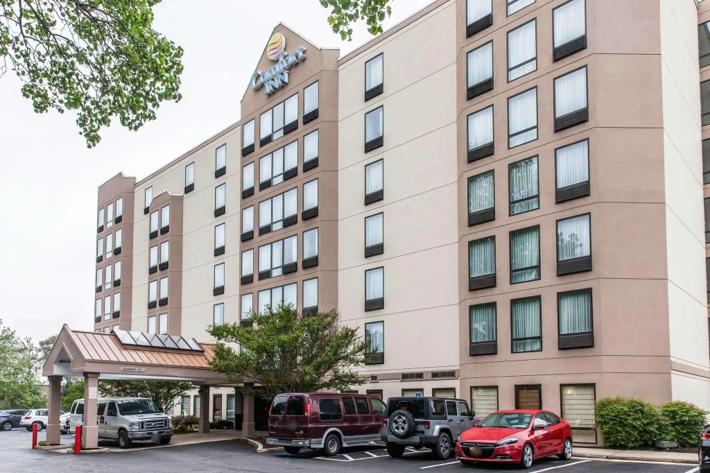photo 1 of Comfort Inn Pentagon City