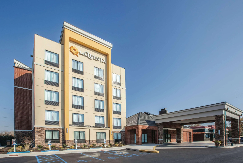 photo 1 of La Quinta Inn & Suites by Wyndham Philadelphia Airport