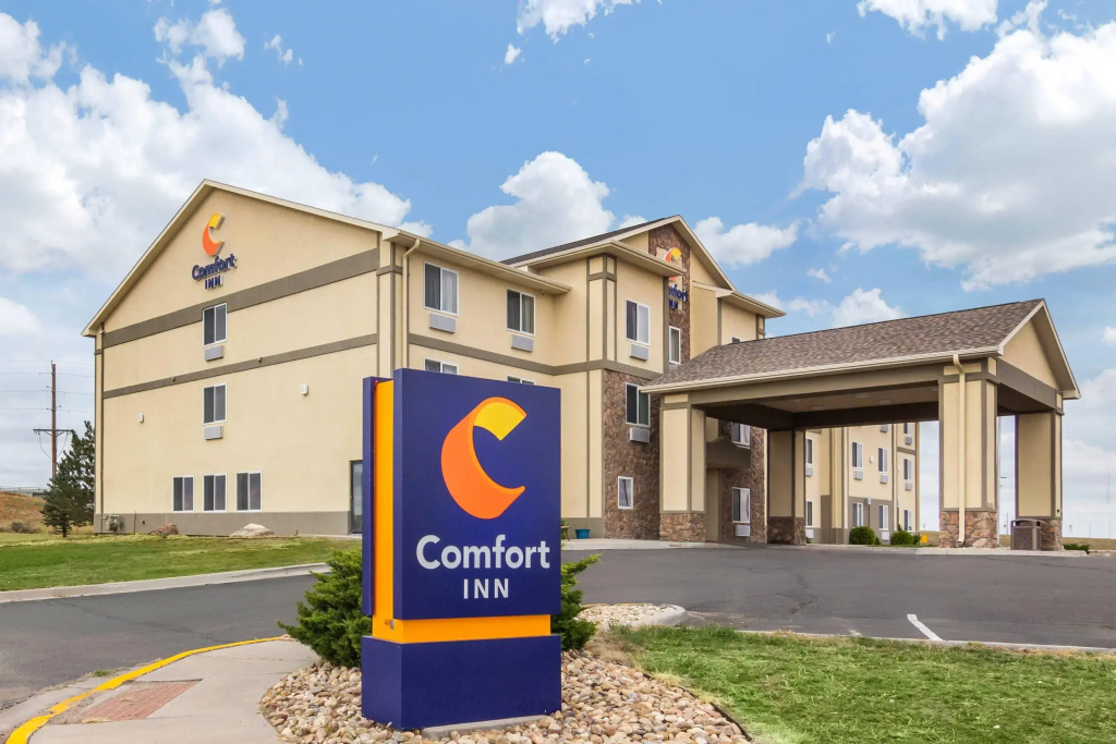 photo 1 of Comfort Inn & Suites Sterling