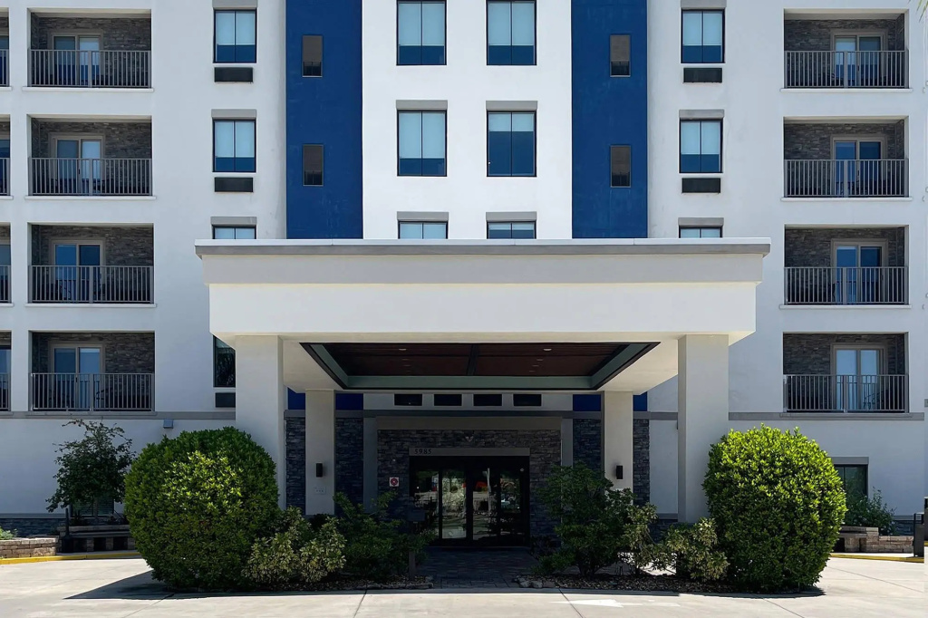 photo 1 of Coral Pointe Sarasota, an Ascend Collection Hotel