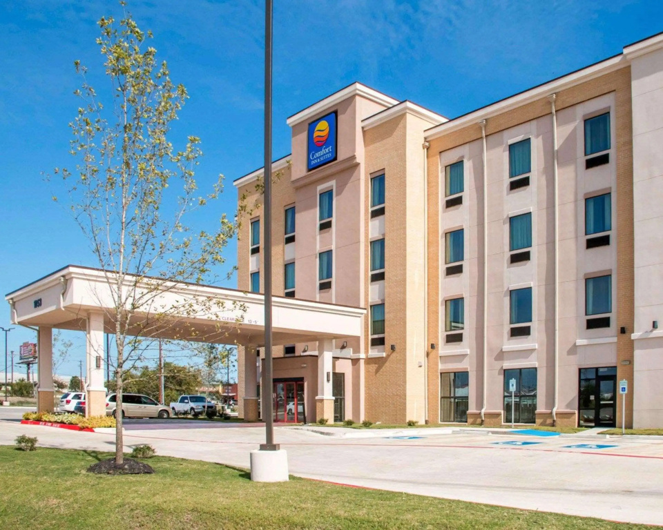 photo 1 of Comfort Inn & Suites