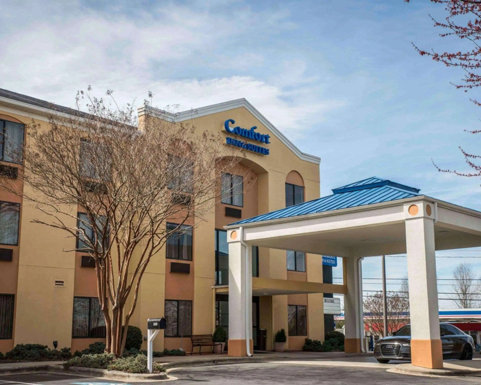 photo 1 of Comfort Inn & Suites