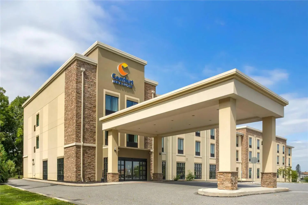 photo 1 of Comfort Inn & Suites