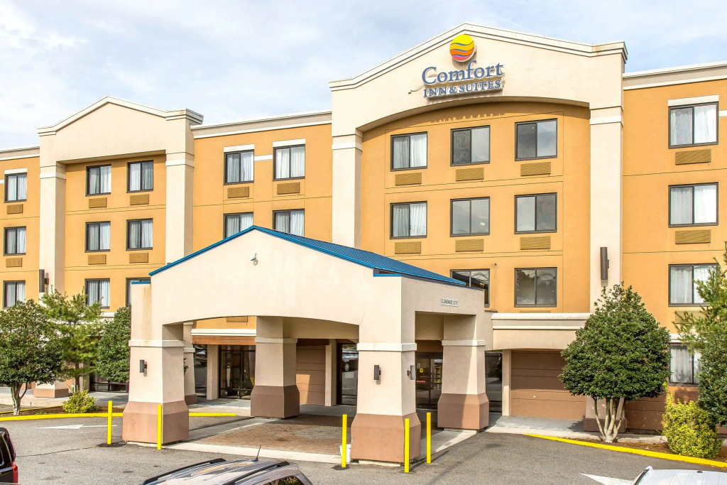 photo 1 of Comfort Inn & Suites Meriden East