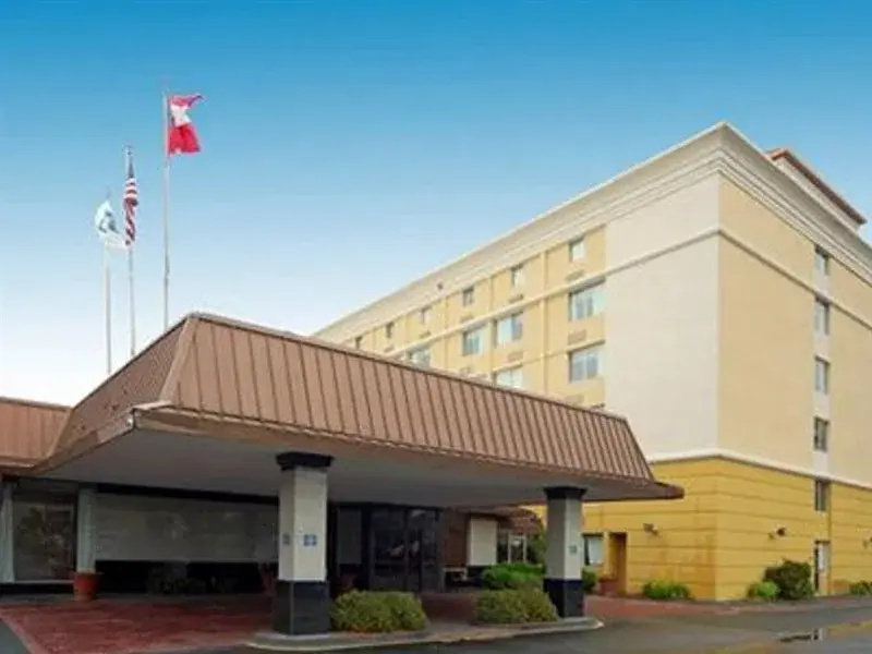 photo 1 of Comfort Inn and Suites Airport North