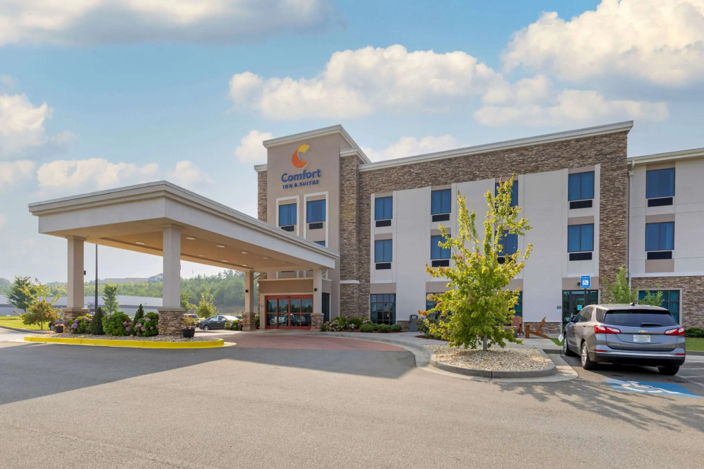 photo 1 of Comfort Inn & Suites East Ellijay