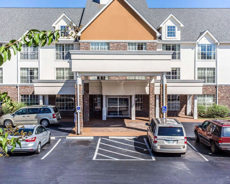 photo 1 of Comfort Inn & Suites Ballpark Area