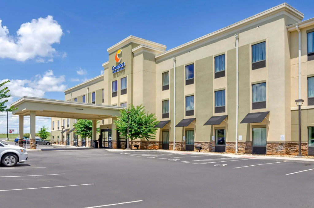 photo 1 of Comfort Inn & Suites Lynchburg Airport - University Area