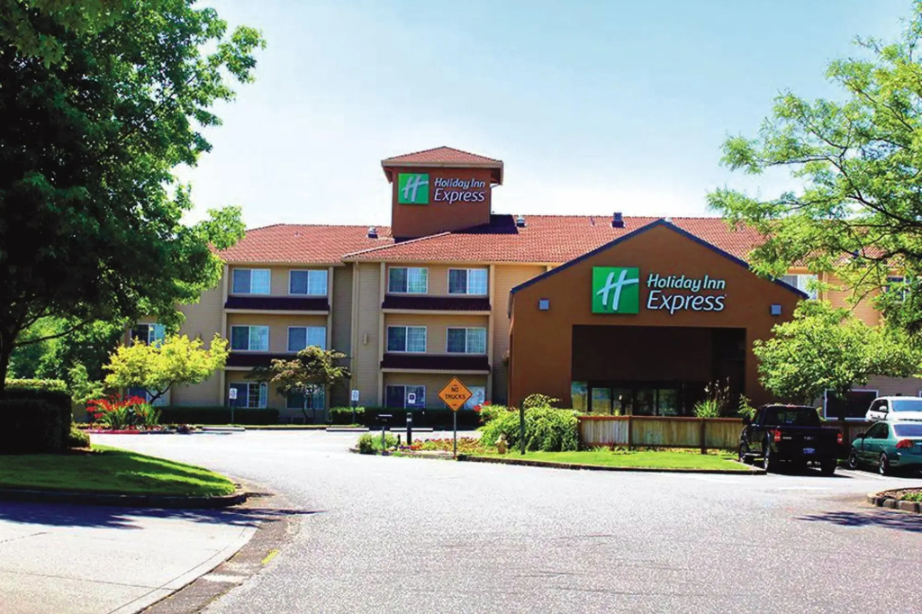 photo 1 of Comfort Inn & Suites-columbia Gorge West