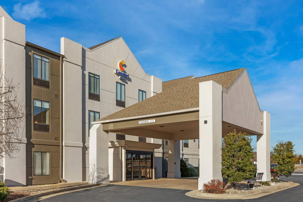 photo 1 of Comfort Inn Sullivan
