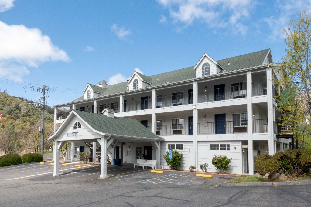 photo 1 of Quality Inn Yosemite Valley Gateway