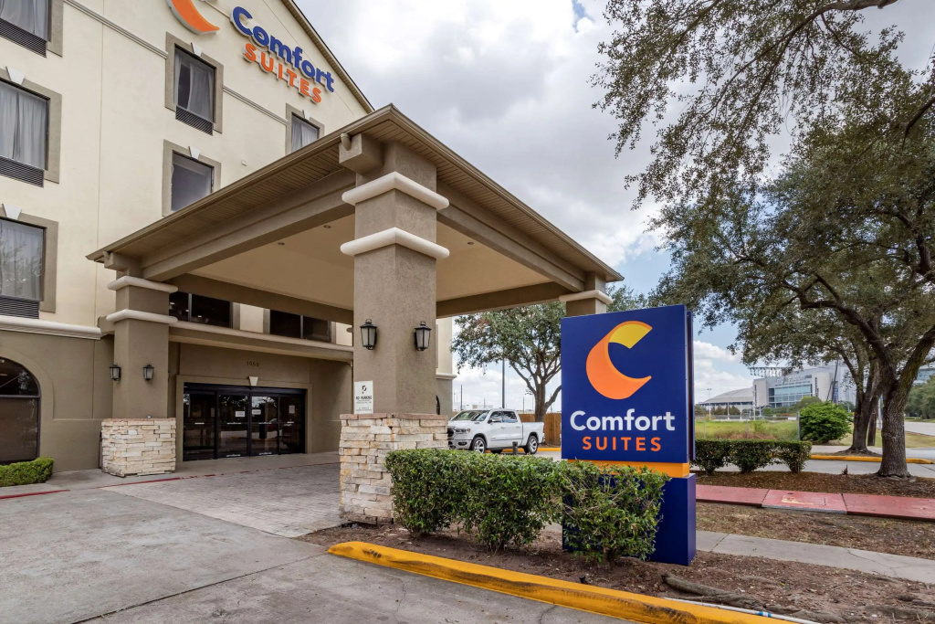 photo 1 of Comfort Suites Houston near Medical Center- NRG Stadium