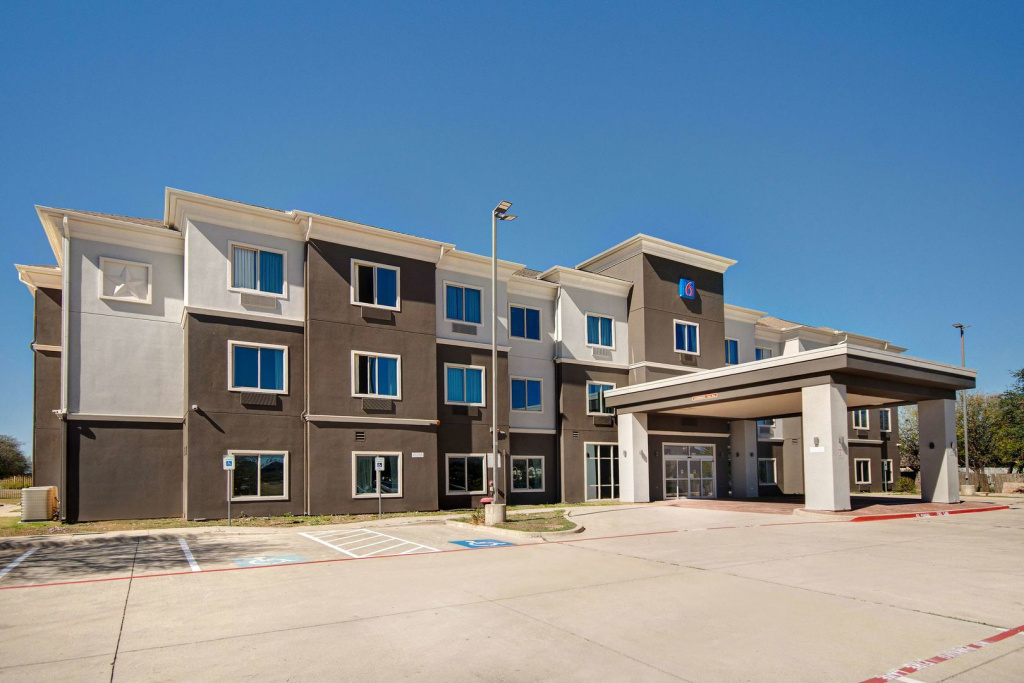 photo 1 of Motel 6 Fort Worth, TX – I-35 & I-20